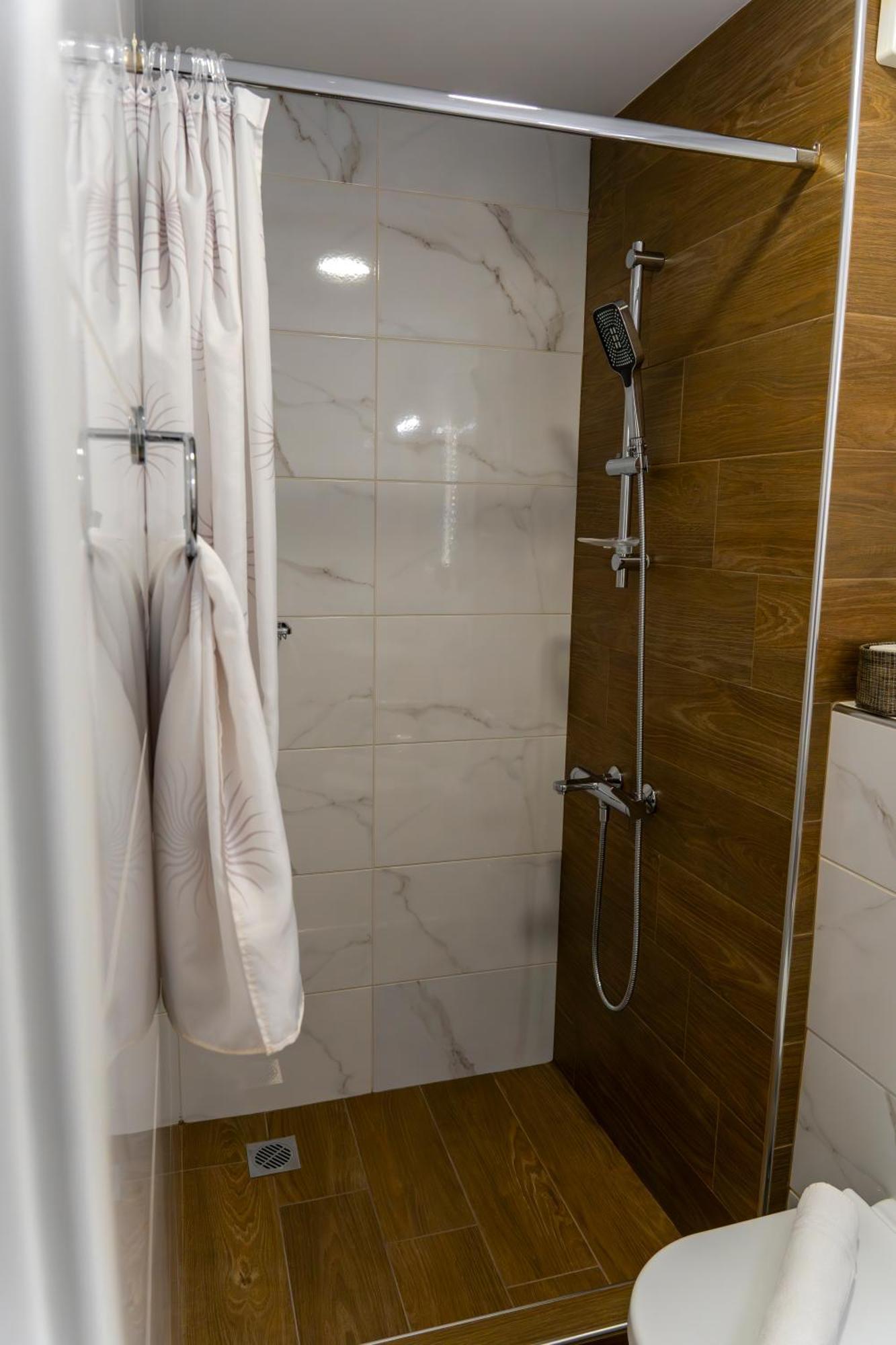 קאלאבאקה Novos Guesthouse Meteora מראה חיצוני תמונה
