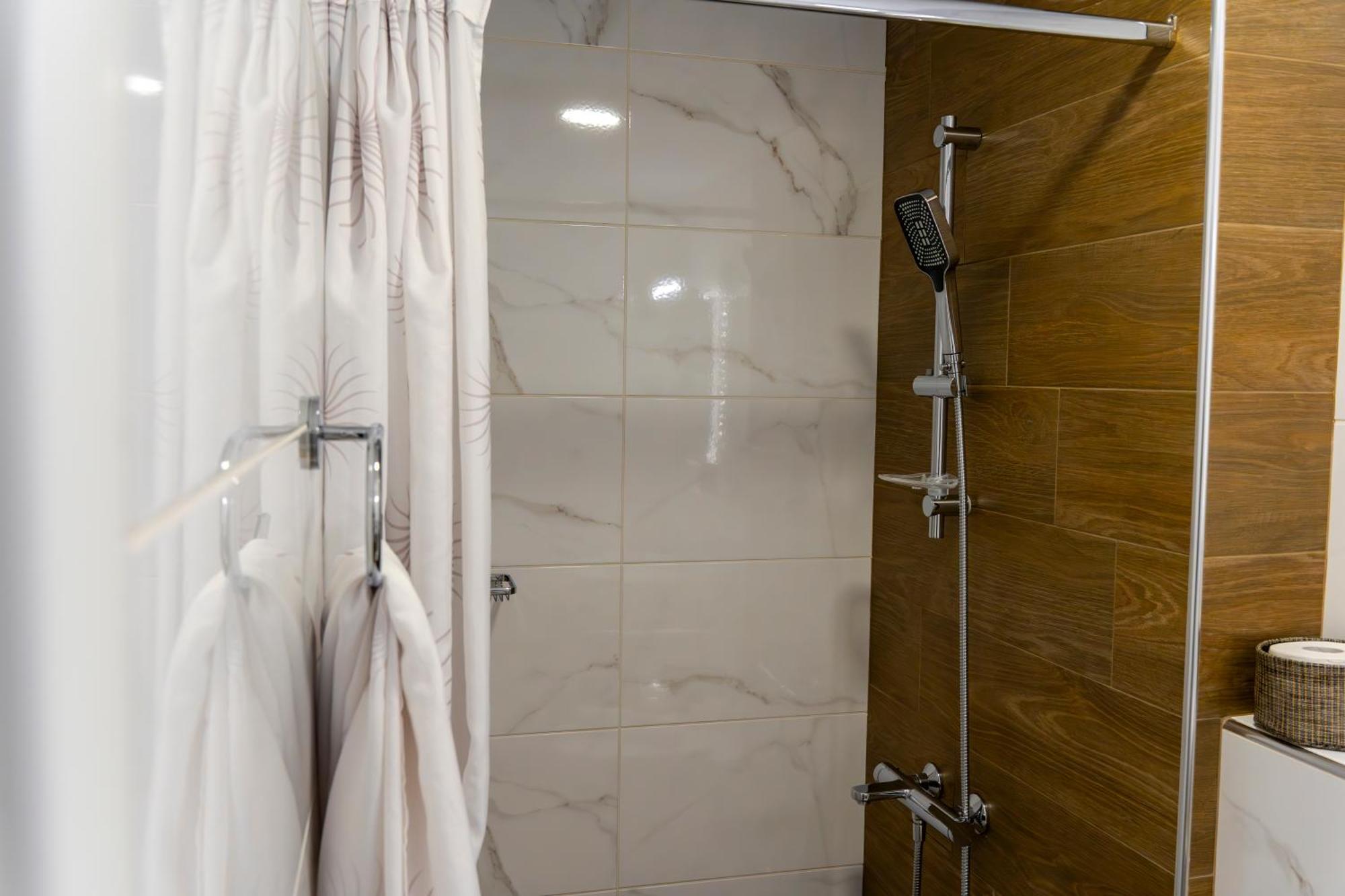 קאלאבאקה Novos Guesthouse Meteora מראה חיצוני תמונה