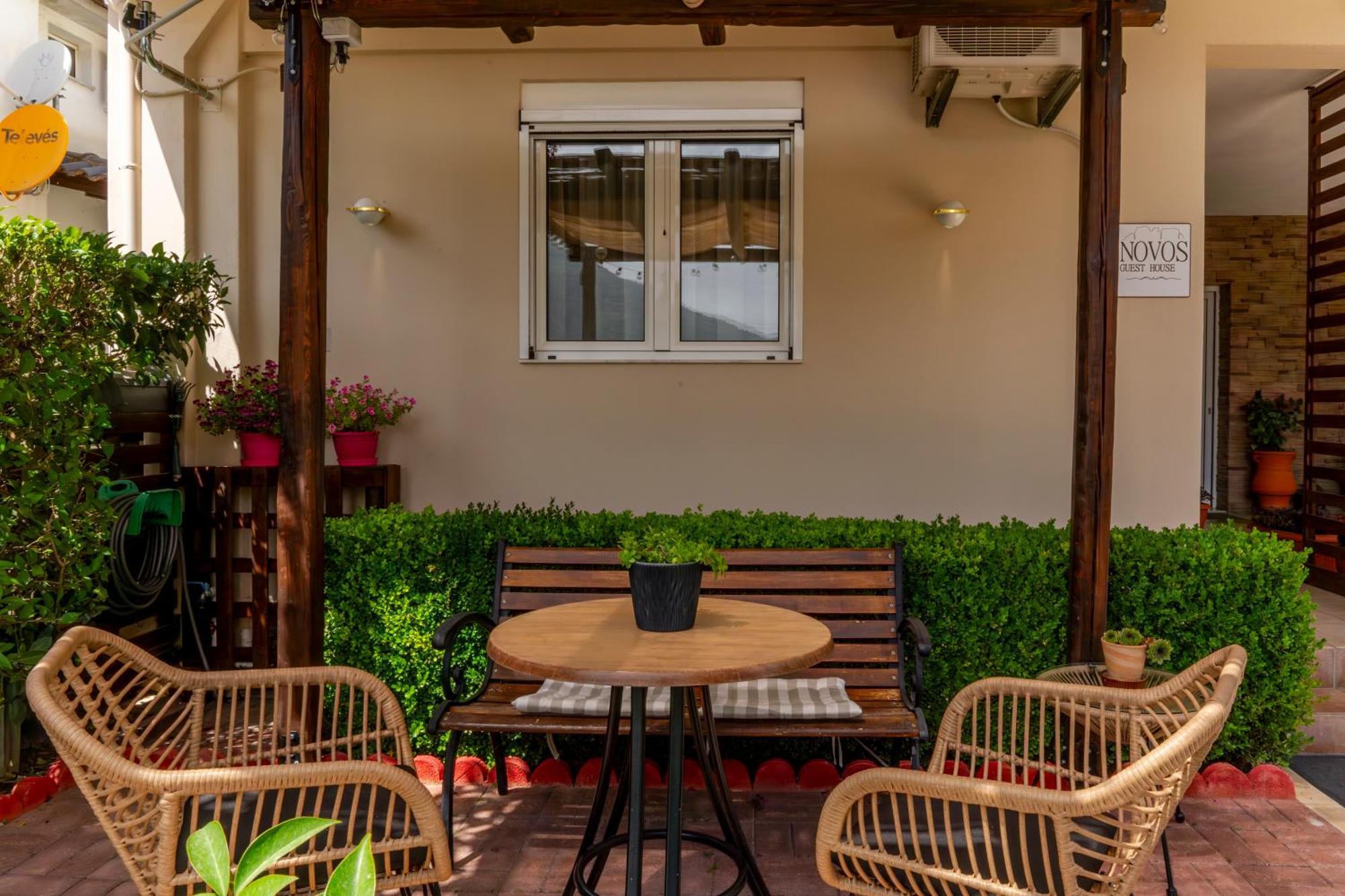 קאלאבאקה Novos Guesthouse Meteora מראה חיצוני תמונה